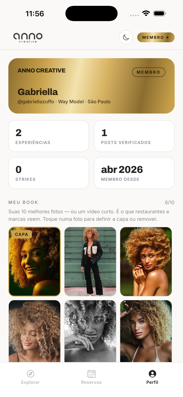 Perfil da modelo com o cartão-membro dourado
